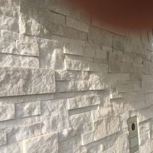 Rivestimento per Esterni in pietra Quarzite Marble bianco