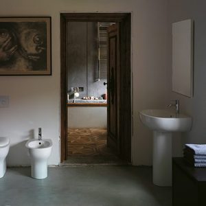 Alternative view of Vasi e Bidet A Terra