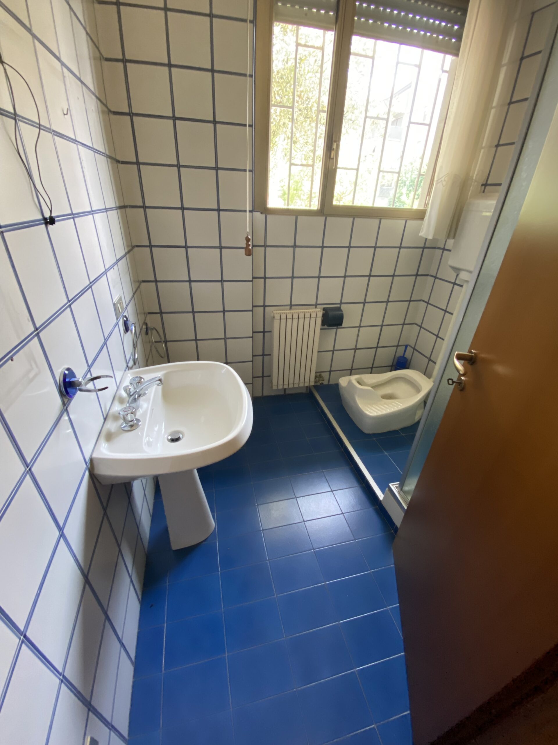 Realizzazioni Artigianali 1 ristrutturazione.bagno .prima1 scaled